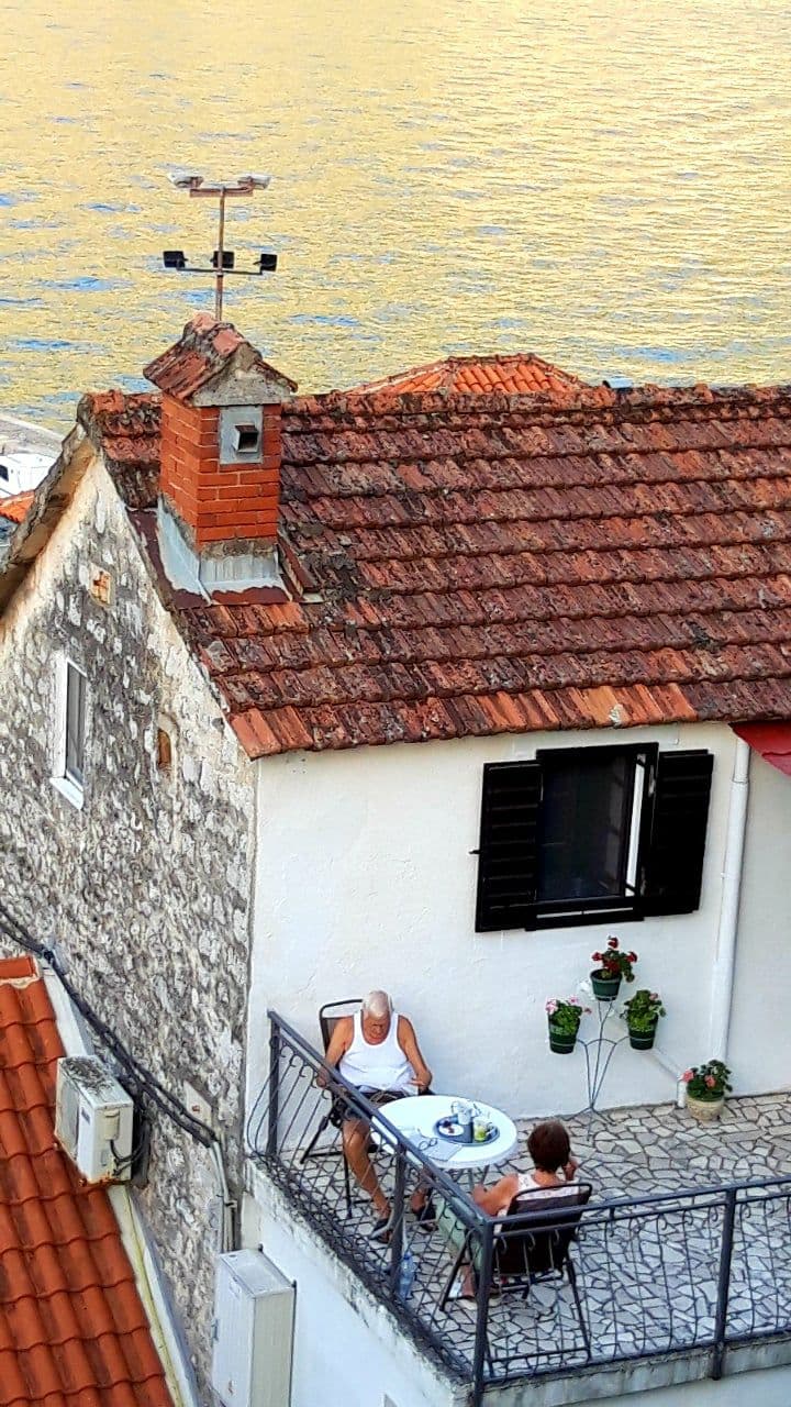 Южный фьорд Европы: во сколько обойдется осенний отпуск в самой живописной бухте Черногории